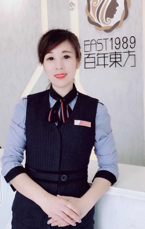  青花美甲怎么做？保定東方技工學(xué)校教你巧做美甲！