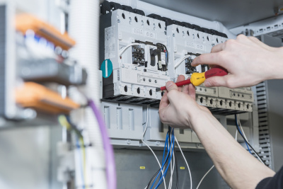 同是電工為什么薪資不同？聽聽濟(jì)寧電工學(xué)校怎么說！