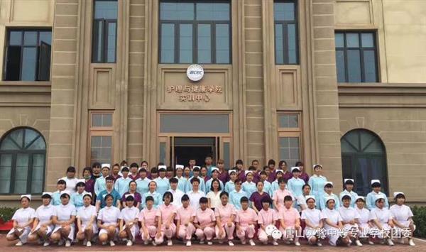 唐山實(shí)驗(yàn)中專師生喜迎國際職業(yè)技術(shù)教育大會國內(nèi)外嘉賓的到來