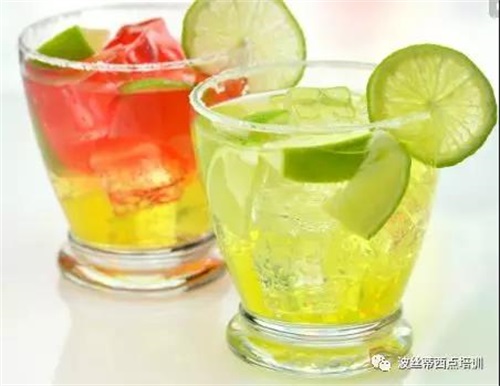 煙臺(tái)波絲蒂學(xué)校7月22日時(shí)尚冰品冷飲咖啡班開課啦！