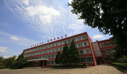 中國(guó)洛陽(yáng)一拖技師學(xué)院現(xiàn)在還能報(bào)名嗎？