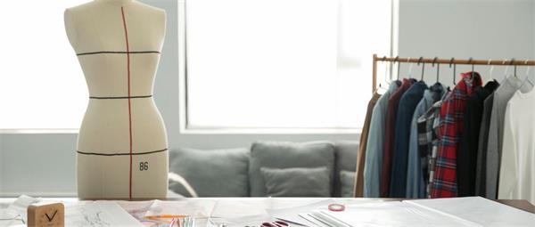 秦皇島學(xué)服裝設(shè)計去哪所學(xué)校？