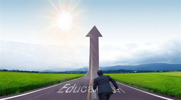 臨沂能源學(xué)校怎么樣？近年來(lái)，中國(guó)能源、電力供求趨緊，國(guó)內(nèi)外發(fā)電行業(yè)對(duì)資源豐富可再生性強(qiáng)，有利于改善環(huán)境和可持續(xù)性發(fā)展的生物質(zhì)資源的開發(fā)利用引起極大關(guān)注。臨沂能源學(xué)校在這樣一種形勢(shì)下，開設(shè)相關(guān)專業(yè)，培育大批優(yōu)秀人才，為社會(huì)做出突出貢獻(xiàn)。下面就一起來(lái)感受一下該學(xué)校的風(fēng)采吧！   臨沂能源學(xué)校  山東省臨沂市能源學(xué)校是經(jīng)政府批準(zhǔn)成立的專業(yè)從事電力教育、電廠實(shí)習(xí)、電廠直簽就業(yè)為主的綜合性職業(yè)技術(shù)學(xué)校。學(xué)校占地面積100000多平方米，建筑面積61866平方米，綠化面積300000多平方米?，F(xiàn)有各類在校生3200多人，建有綜合辦公樓、教學(xué)樓、宿舍樓、餐廳等基礎(chǔ)設(shè)施，另有高標(biāo)準(zhǔn)實(shí)驗(yàn)樓、體育場(chǎng)和學(xué)生活動(dòng)中心等配套設(shè)施。在臨沂國(guó)能生物電廠、恒源熱電廠、沂州集團(tuán)電廠設(shè)立學(xué)生實(shí)習(xí)培訓(xùn)基地，推行“課堂進(jìn)電廠”的教學(xué)模式；在河北石家莊國(guó)電設(shè)立分校，實(shí)現(xiàn)了“學(xué)校進(jìn)電廠”的雙元制教育理想。    臨沂市能源學(xué)校的辦學(xué)目標(biāo)是：“理念現(xiàn)代化、管理科學(xué)化、教育優(yōu)質(zhì)化、技能實(shí)效化”。在師資隊(duì)伍建設(shè)方面，除了專業(yè)課教師外，我校還吸納了一批省內(nèi)外知名電力教育專家、富有實(shí)踐經(jīng)驗(yàn)的電廠專業(yè)工程師擔(dān)任理論課教師和實(shí)習(xí)指導(dǎo)老師，在教學(xué)管理方面，我們逐漸形成了“厚基礎(chǔ)、重實(shí)踐、強(qiáng)能力”的理論與實(shí)踐相結(jié)合的教學(xué)模式、重視教學(xué)研究，積極改進(jìn)教學(xué)方法和教學(xué)手段，逐步完善科學(xué)管理體系，努力提高管理水平；在就業(yè)安置方面，我們?cè)诒ＷC就業(yè)率100%的基礎(chǔ)上，又推出了就業(yè)對(duì)口率100%和終身跟蹤服務(wù)的就業(yè)保障新承諾，讓家長(zhǎng)放心、學(xué)生滿意；學(xué)校注重教育資源整合、辦學(xué)優(yōu)勢(shì)互補(bǔ)，先后與曲阜師范大學(xué)、華北電力大學(xué)等院校簽訂了聯(lián)合辦學(xué)協(xié)議，并與200多家電力企業(yè)簽訂了定向就業(yè)協(xié)議，實(shí)行訂單式培養(yǎng)。學(xué)生學(xué)完理論課程后，全部安置到訂單企業(yè)進(jìn)行實(shí)習(xí)、就業(yè)。   臨沂市能源學(xué)校經(jīng)過(guò)長(zhǎng)期的發(fā)展和積累，逐漸形成了“面向全國(guó)招生、高校聯(lián)合辦學(xué)、開辦特色專業(yè)、就近安置就業(yè)、校企合作教育、傳承沂蒙精神”的辦學(xué)特色。相信你已經(jīng)喜歡上這么別具一格的學(xué)校了吧！那就趕快來(lái)報(bào)名吧！