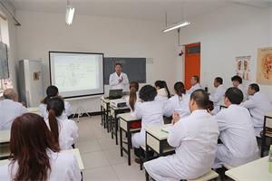 哪個學(xué)校有零基礎(chǔ)針灸推拿班？   