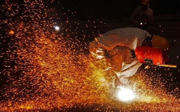 想學(xué)焊工嗎？來(lái)?xiàng)椙f市金橋職業(yè)培訓(xùn)學(xué)校吧！