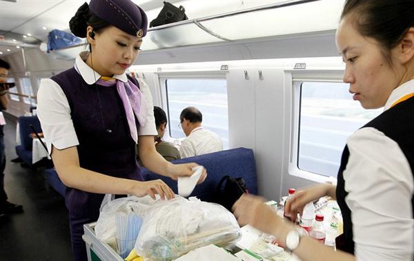 石家莊冀廣鐵路學校解析高鐵乘務(wù)專業(yè)前景